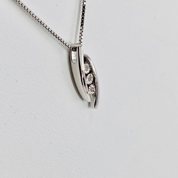 S925 .06Ct Round Cut Diamond Pendant Necklace - Picture 3 of 7